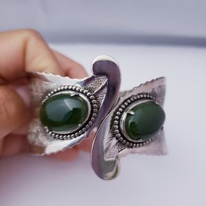 Wide bracelet  green stone cabochon clamper leaf